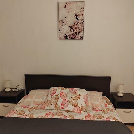 Apartments Sandra 1335 พูลา ภายนอก รูปภาพ
