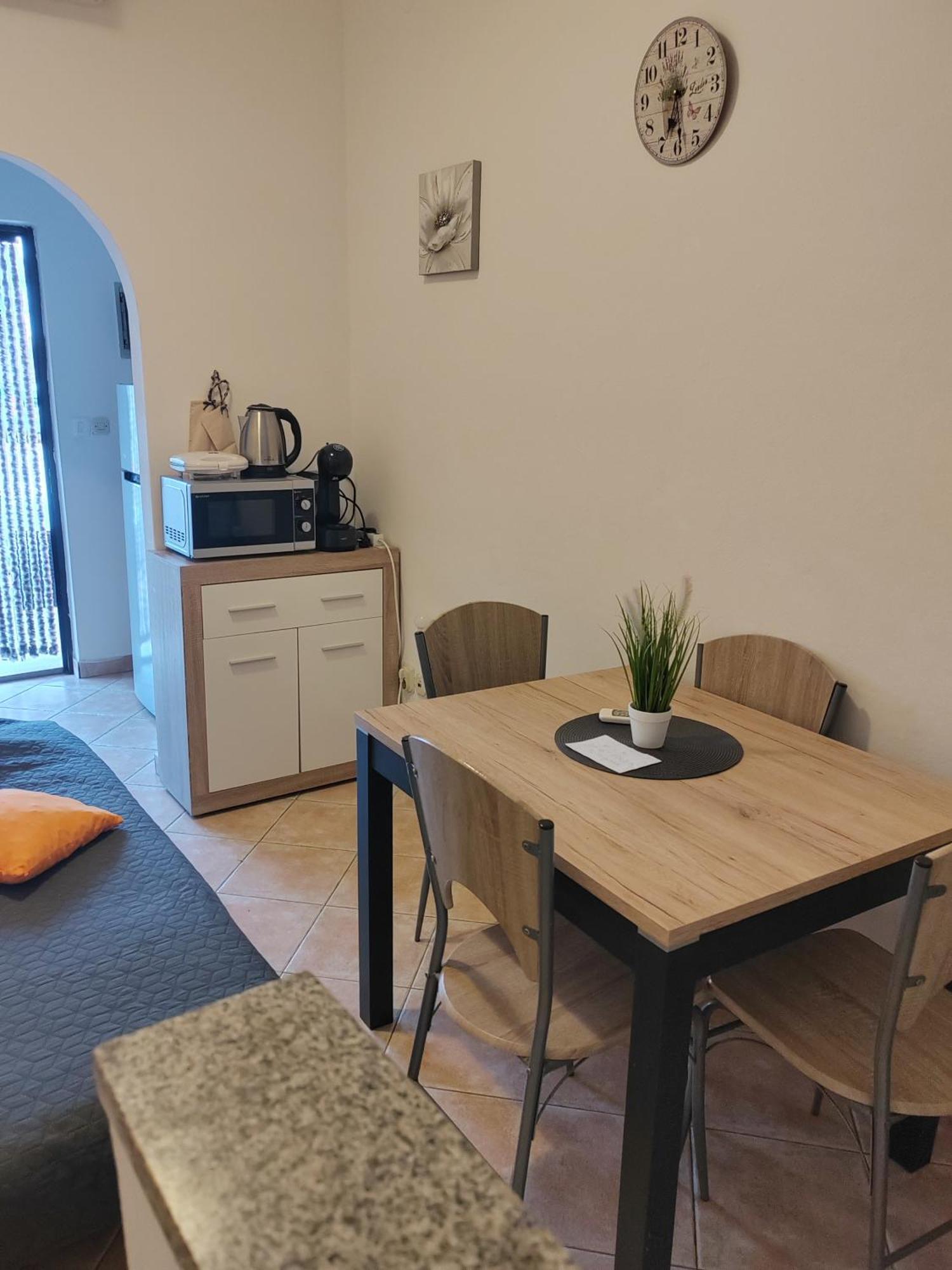 Apartments Sandra 1335 พูลา ภายนอก รูปภาพ