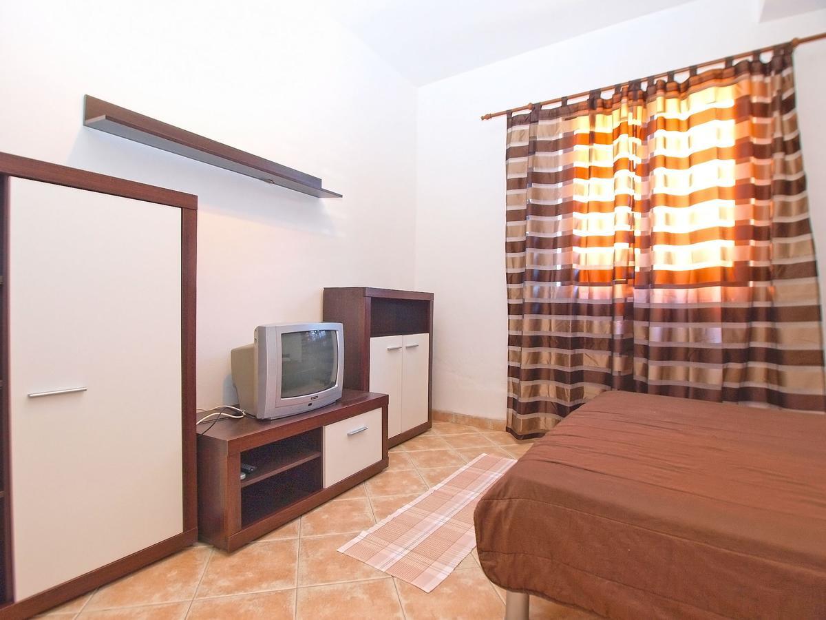 Apartments Sandra 1335 พูลา ภายนอก รูปภาพ