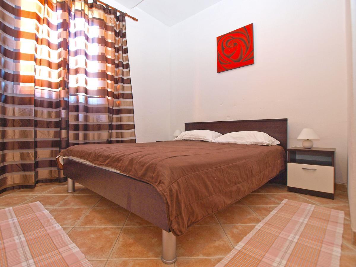 Apartments Sandra 1335 พูลา ภายนอก รูปภาพ