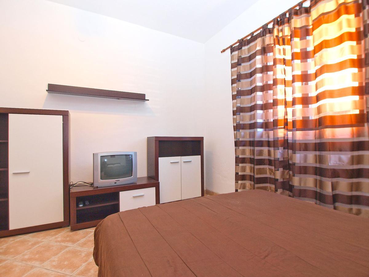 Apartments Sandra 1335 พูลา ภายนอก รูปภาพ